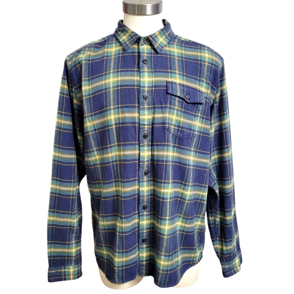 Patagonia Men's Casual Button-Down Shirt in Blue and Green Size XL